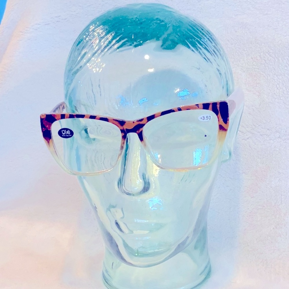 3.50 Fashion Readers with Blue light technology.